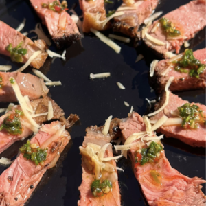 Lomo liso chimichurri y parmesano
